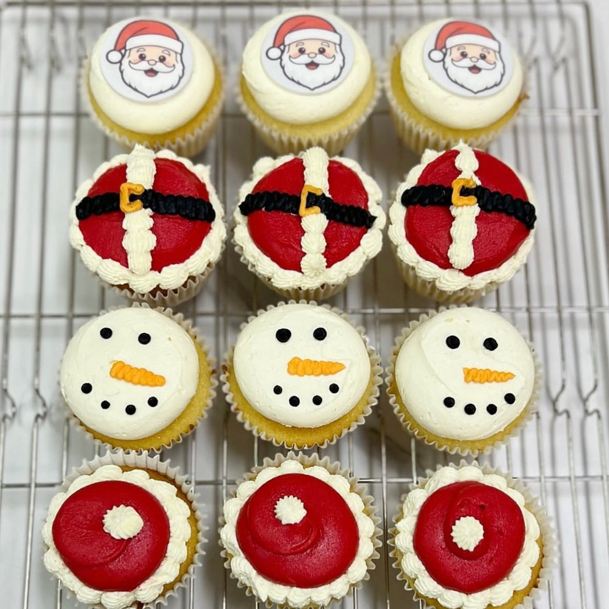 Christmas Cupcakes Assorted 6 pack